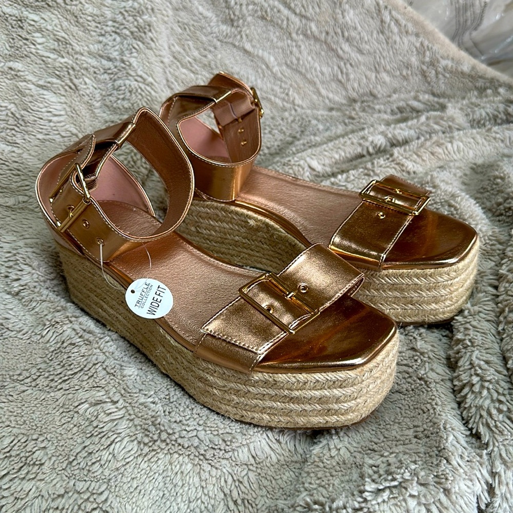 NWT Truffle rose gold buckle platform/flatform sandals espadrilles